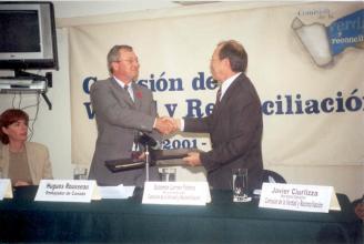 Firma de convenio entre la Comisión de la Verdad y Reconciliación y la Embajada de Canada - Lima