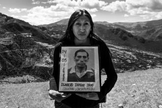 María Elena Tarqui Palomino  se manifiesta por su padre desaparecido