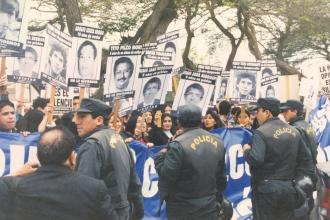 Movilización de la Asociación Nacional de Periodistas a la Comisión de la Verdad y Reconciliación en San Isidro