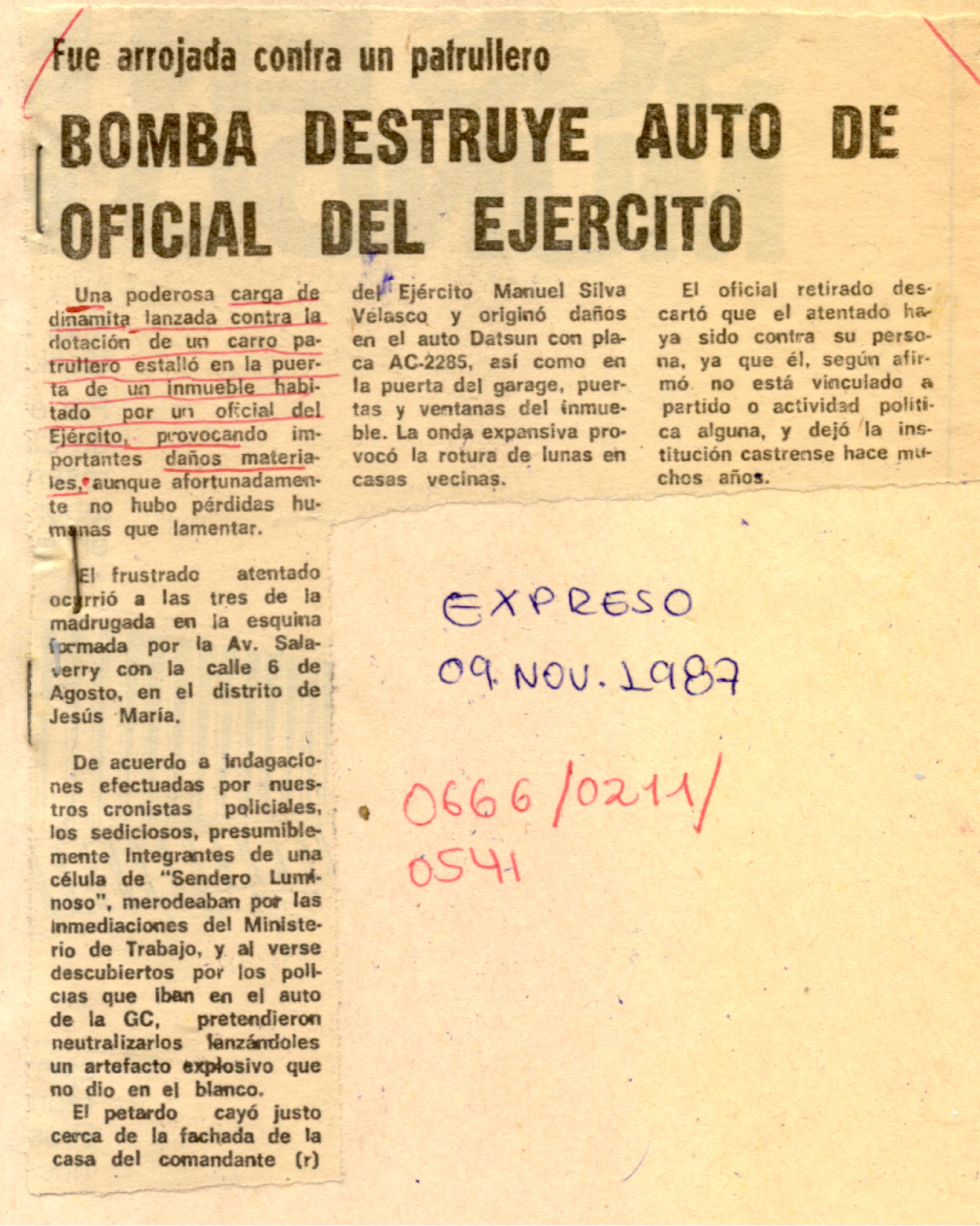 Bomba destruye auto de oficial del Ejército