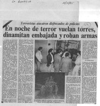 En noche de terror vuelan torres, dinamitan embajada y roban armas