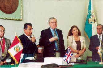 Conferencia de prensa del embajador de Gran Bretaña en Huánuco