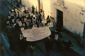 Primera marcha de las mujeres en Ayacucho. En la cruz: No matar