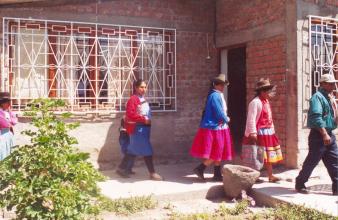 Reconocimiento de restos por los familiares de las víctimas en Totos - Ayacucho