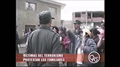 Embedded thumbnail for Familiares de las víctimas del terrorismo toman el local del Programa de Ayuda al Repoblamiento (PAR) &gt; Videos