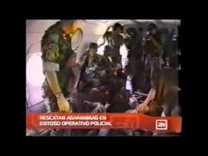 Embedded thumbnail for Rescate de 24 Ashaninkas que habían sido secuestrados por columna subversiva en la selva de Junín. &gt; Videos