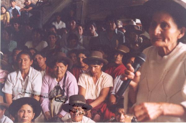 Reunión de los Comisionados con la Asociación Nacional de Familiares de Secuestrados, Detenidos y Desaparecidos del Perú en Huamanga