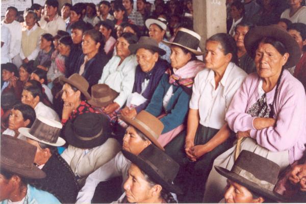 Reunión de los Comisionados con la Asociación Nacional de Familiares de Secuestrados, Detenidos y Desaparecidos del Perú en Huamanga