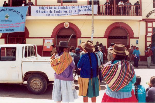 Reunión de los comisionados con pobladores de Tambo - Huancayo
