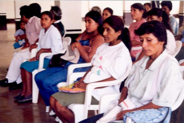 Reunión de los comisionados con familiares de víctimas en Huánuco