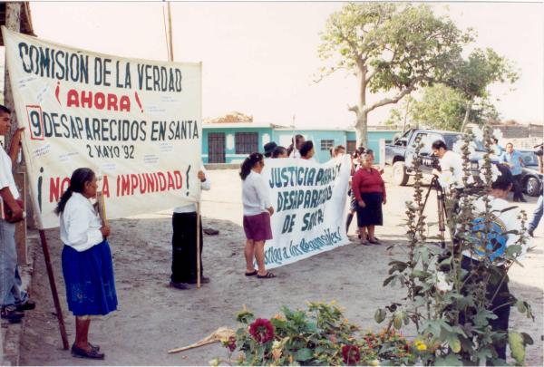 Reunión de los comisionados con autoridades locales, eclesiásticas y pobladores de Santa