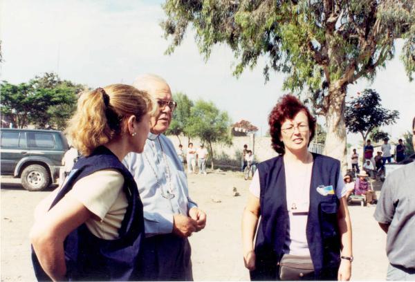 Reunión de los comisionados con autoridades locales, eclesiásticas y pobladores de Santa