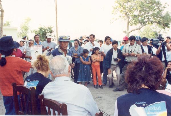 Reunión de los comisionados con autoridades locales, eclesiásticas y pobladores de Santa