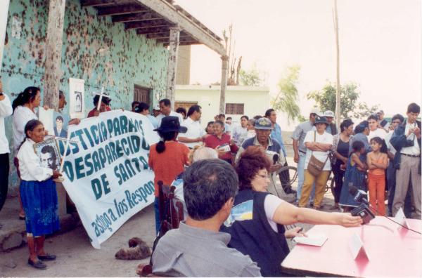 Reunión de los comisionados con autoridades locales, eclesiásticas y pobladores de Santa