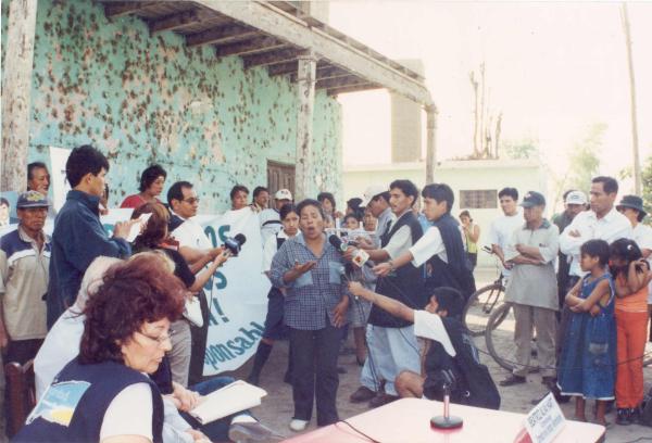 Reunión de los comisionados con autoridades locales, eclesiásticas y pobladores de Santa