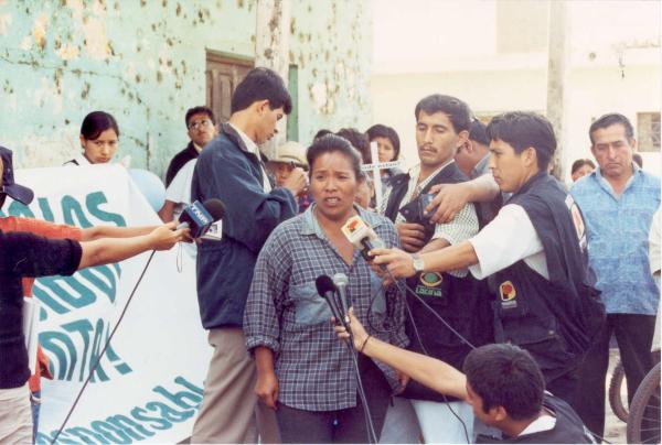 Reunión de los comisionados con autoridades locales, eclesiásticas y pobladores de Santa