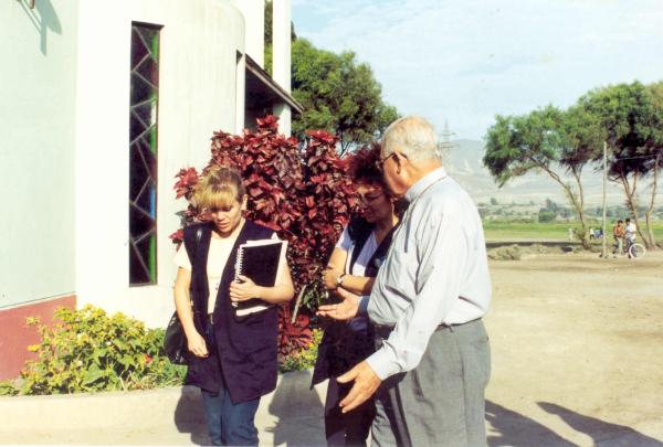 Reunión de los comisionados con autoridades locales, eclesiásticas y pobladores de Santa