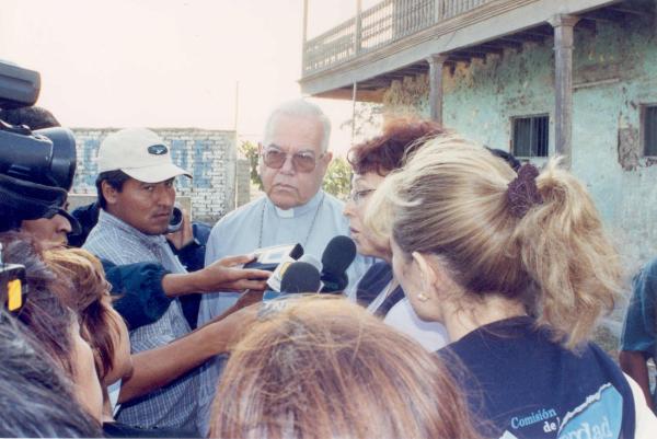 Reunión de los comisionados con autoridades locales, eclesiásticas y pobladores de Santa