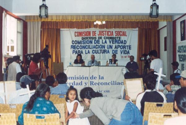 Reunión de los comisionados con familiares de víctimas - Ancash