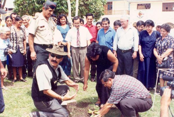 Siembra del árbol de la paz en San Martín