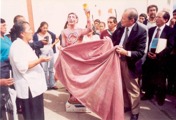Develamiento de escultura en Huanta