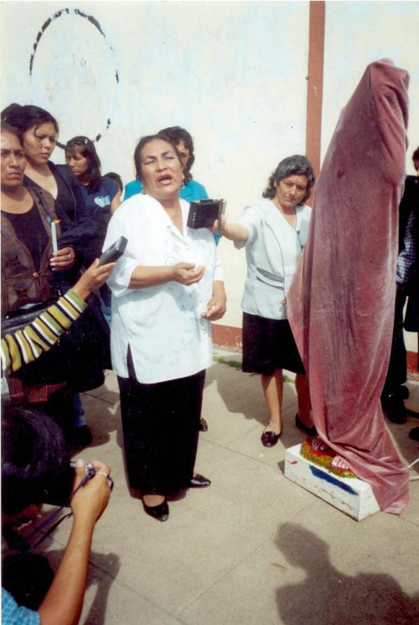 Develamiento de escultura en Huanta