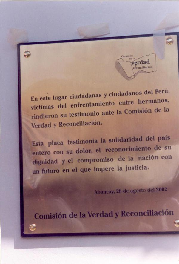 Develamiento de Placa Recordatoria en Abancay