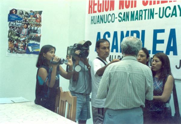 Entrevista a Gastón Garatea en la Asamblea Pública de Pucallpa