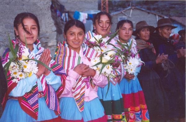 Bienvenida de la población a comisionados en Chungui - Ayacucho
