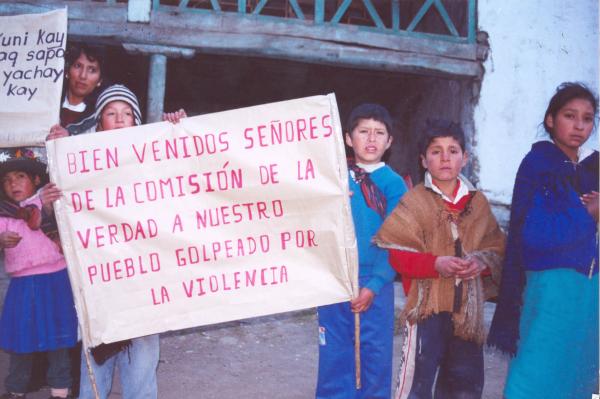 Bienvenida de la población a comisionados en Chungui - Ayacucho