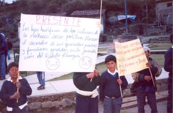 Bienvenida de la población a comisionados en Chungui - Ayacucho