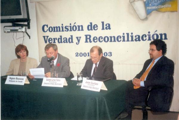 Firma de convenio entre la Comisión de la Verdad y Reconciliación y la Embajada de Canada - Lima