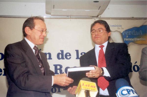 Firma de convenio entre la Comisión de la Verdad y Reconciliación y la Defensoría del Pueblo - Lima