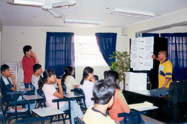 Taller de voluntarios en Callao