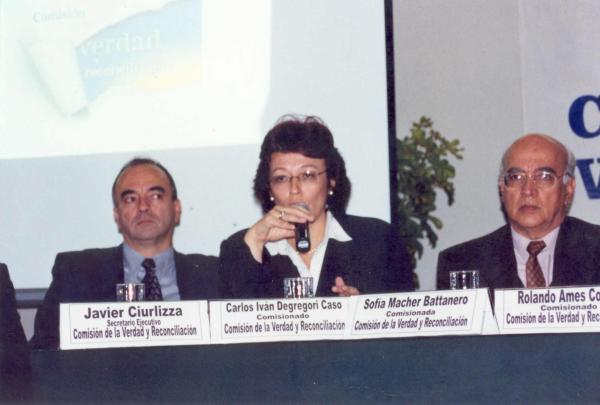 Presentación de miembros de la Comisión de la Verdad y Reconciliación (CVR) - Lima