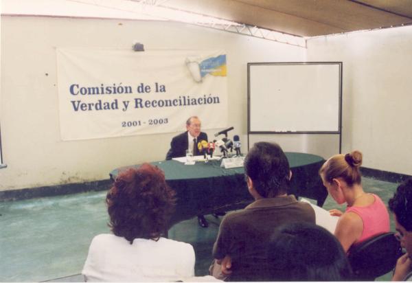 Declaración pública sobre las exhumaciones de fosas - Lima