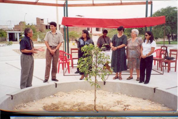 Conferencia de prensa y sembrado de árbol en Piura
