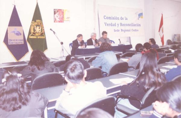 Conferencia de prensa en Huancayo