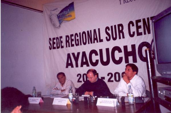 Conferencia de prensa por Audiencia Pública en Huamanga