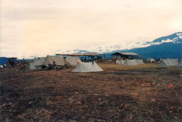 Campamento militar en el río Ene