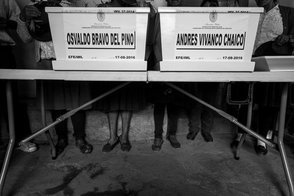 Entrega de los restos de las víctimas de la masacre de Uchu