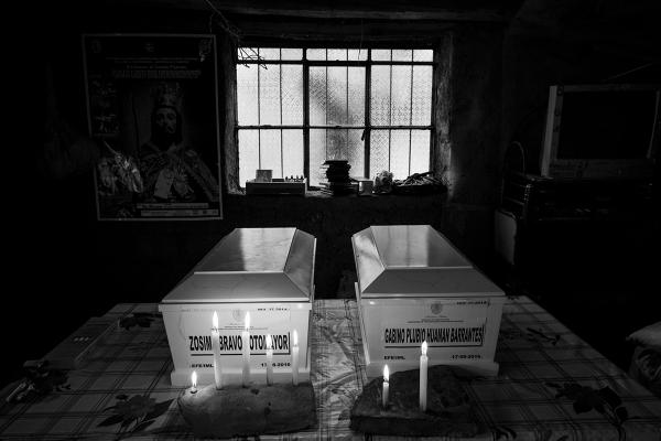 Entrega de los restos de las víctimas de la masacre de Uchu