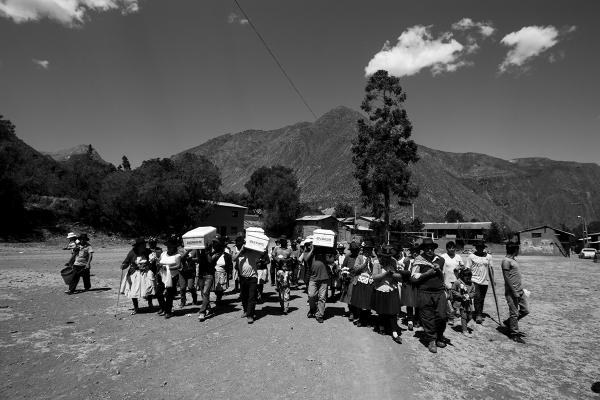 Entrega de los restos de las víctimas de la masacre de Uchu
