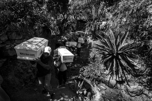 Entrega de los restos de las víctimas de la masacre de Uchu