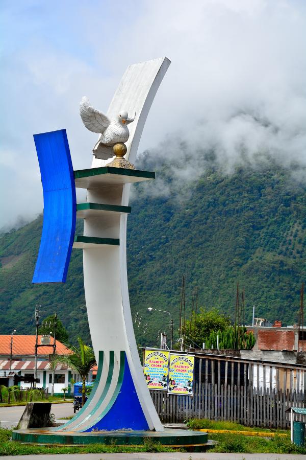 1. "Paloma de la paz" (Oxapampa)