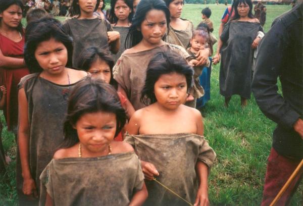Mujeres y niños en Cutivireni (río Ene)