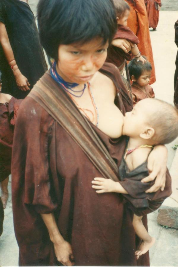 Mujeres y niños en Cutivireni (río Ene)