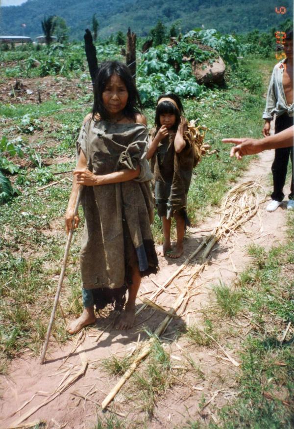 Mujeres y niños en Cutivireni (río Ene)