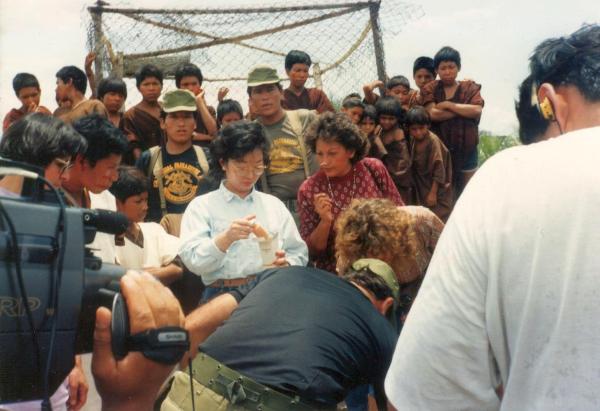 Visita de Susana Higushi a la población asháninka desplazada hacia Cutivireni