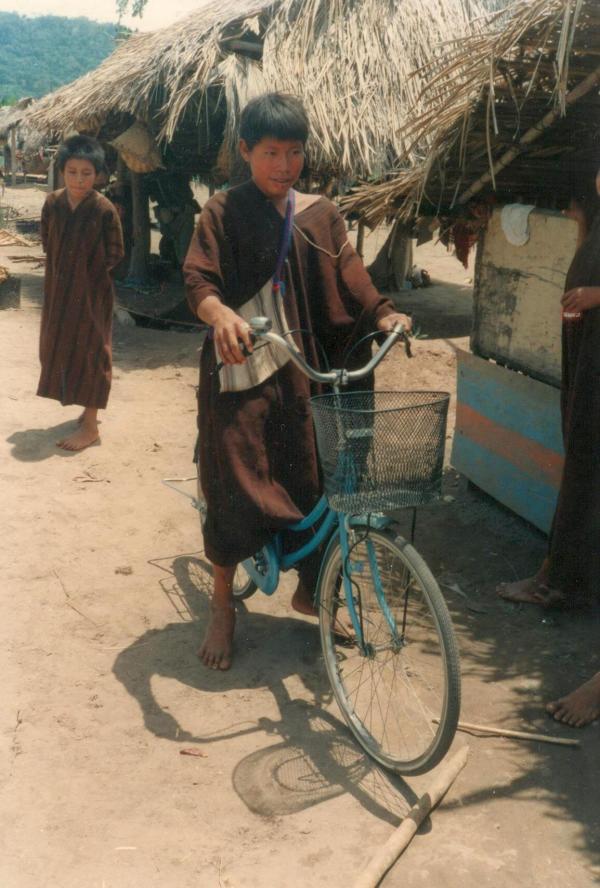 Visita de Susana Higushi a la población asháninka desplazada hacia Cutivireni